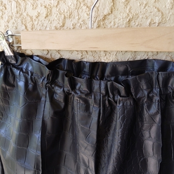 Nude black snake print crop‎ wideleg cinched waist - Picture 4 of 4